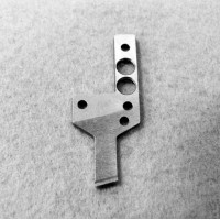 Нож неподвижный нижней нити UT318